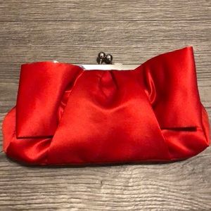 Red clutch